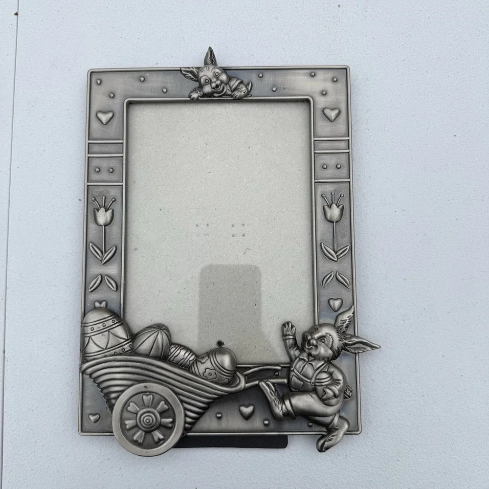 Silver Metal Rabbit Easter Frame With A Barrel Of Eggs Pewter?‎